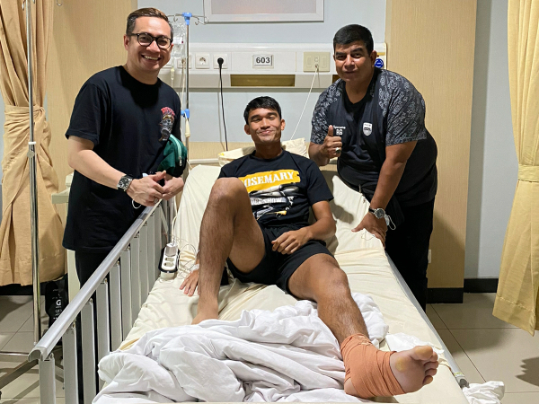 Zalnando usai menjalani operasi patah tulang fibula