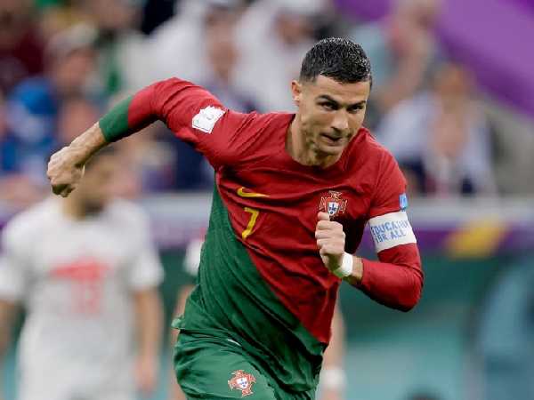 Cristiano Ronaldo beberapa kali dikaitkan dengan Arsenal