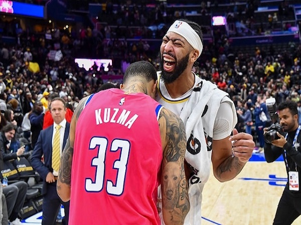 Kyle Kuzma ketika bersama Anthony Davis.
