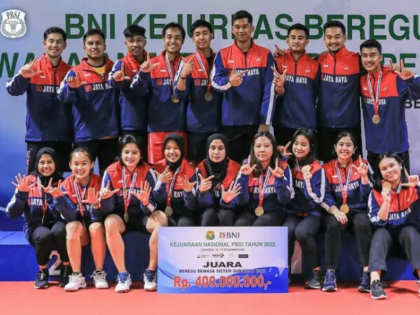 PB Jaya Raya Juara Kejurnas Beregu PBSI 2022