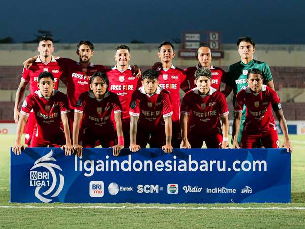 Pemain Persis ketika berfoto jelang laga (foto: laman resmi Persis)