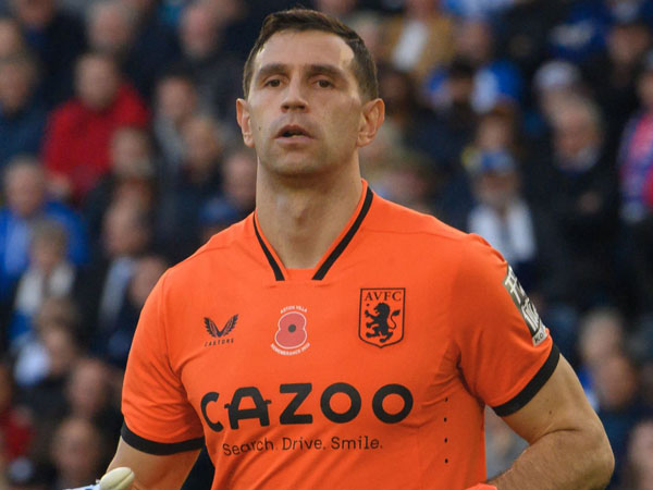 Aston Villa Berharap Martinez Bisa Bermain Saat Lawan Liverpool