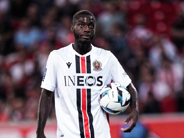 Nicolas Pepe sedang dipinjamkan ke Nice oleh Arsenal