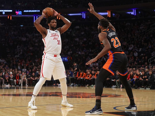 Philadelphia 76ers paksa New York Knicks bertekuk lutut di Christmas Game.