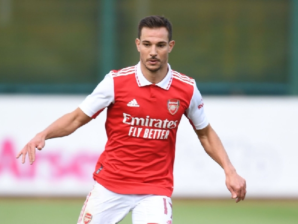 Fulham mengincar bek kanan Arsenal, Cedric Soares