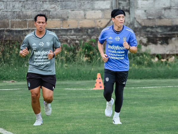 Kiper senior Gerri Mandagi resmi bergabung dengan Bali United