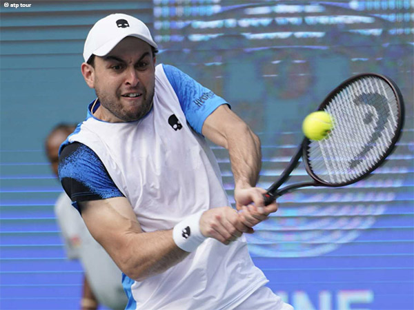 Aslan Karatsev tertatih di Pune, tapi melangkah ke perempatfinal