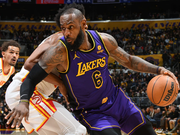 Los Angeles Lakers paksa Atlanta Hawks bertekuk lutut.