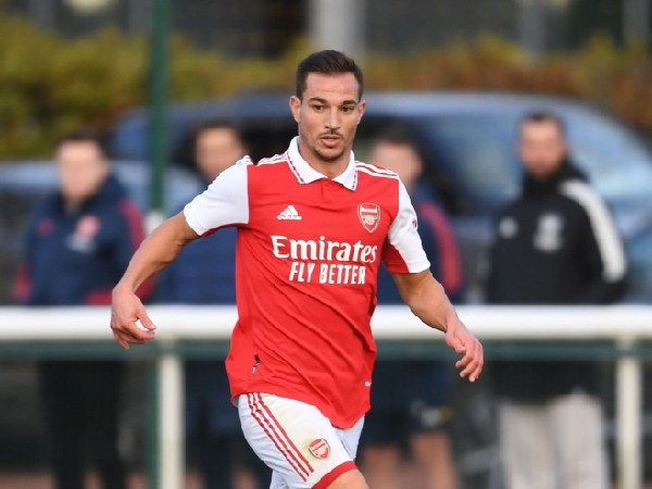 Fulham tidak sanggup merekrut Cedric Soares dari Arsenal