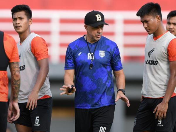 Latihan skuat Borneo FC pada masa paruh musim