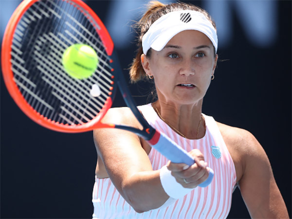 Jumpa rekan senegara di Hobart, Lauren Davis bermain tanpa ampun