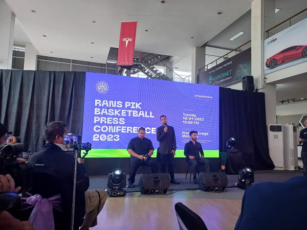 Rans PIK Basketball beri promosi kepada Bambang Asdianto.