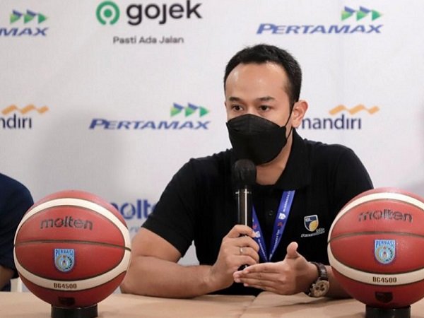 Direktur Utama IBL, Junas Miradiarsyah saat menggelar konferensi pers. (Images: IBL