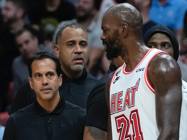 Erik Spoelstra tidak suka dengan aksi emosional dari Dewayne Dedmon.