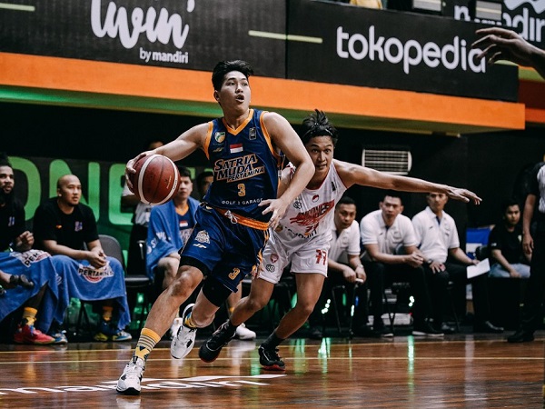 Indonesia Patriots hampir saja beri kekalahan perdana bagi Satria Muda Pertamina.