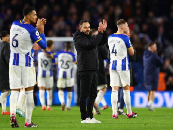 Roberto De Zerbi memimpin kemenangan 3-0 Brighton atas Liverpool