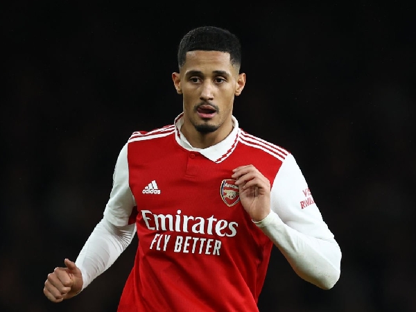 Bek Arsenal, William Saliba