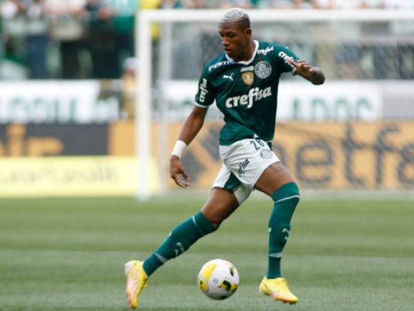 Nottingham Forest Rampungkan Transfer Gelandang Palmeiras