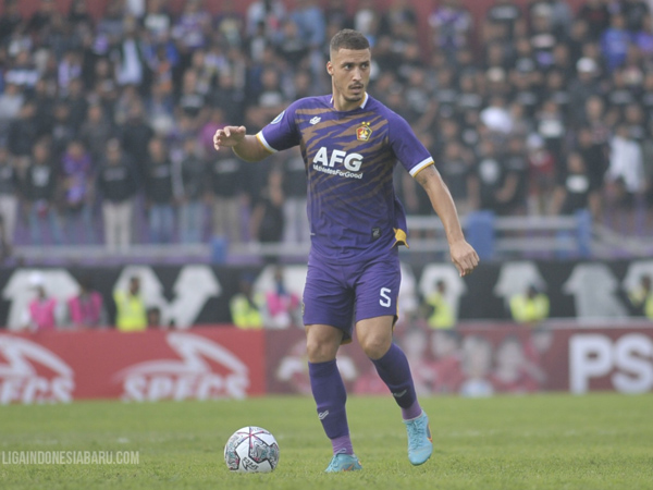 Pemain bertahan Persik Kediri, Arthur Felix tidak diboyong ke markas Bhayangkara FC