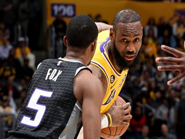 LeBron James saat melawan Sacramento Kings. (Images: Getty)