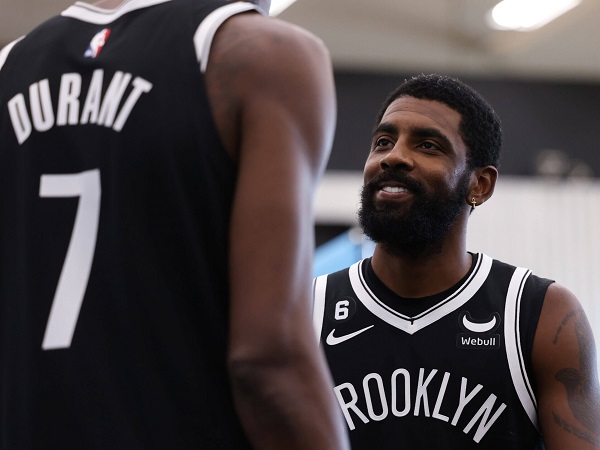 Kyrie Irving enggan jadi ujung tombak tim gantikan Kevin Durant.
