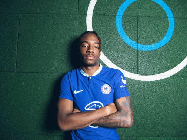 Noni Madueke menjadi rekrutan keenam Chelsea di bulan Januari