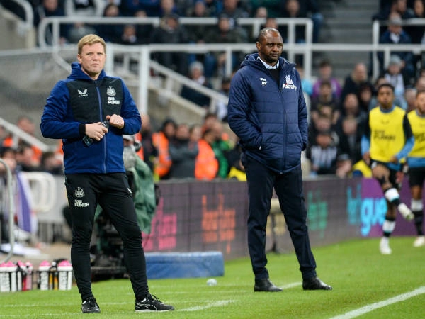Patrick Vieira dan manajer Newcastle United, Eddie Howe
