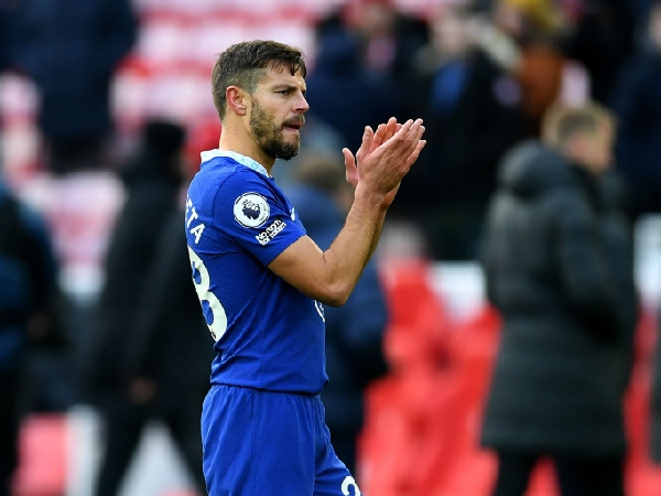 Cesar Azpilicueta menjadi pemain keenam dengan penampilan terbanyak untuk Chelsea