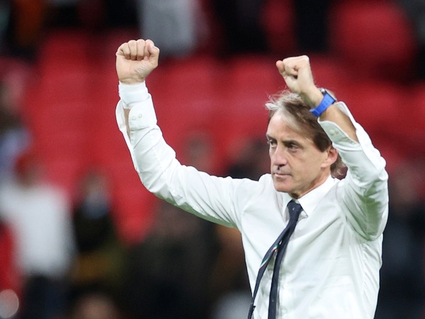 Roberto Mancini menuntut budaya sepakbola di Italia bisa lebih sering memberikan jam terbang kepada pemain-pemain muda / via Getty Images