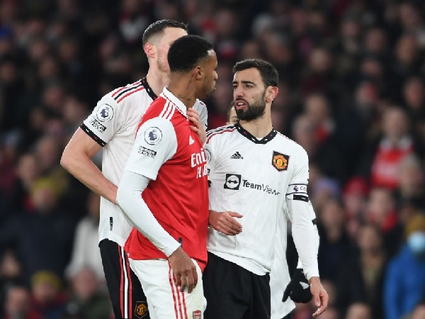 Bek Arsenal Gabriel Magalhaes bersitegang dengan gelandang Manchester United, Bruno Fernandes