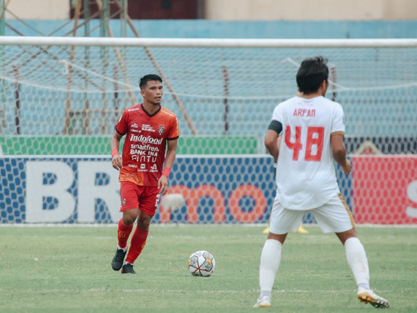 Gelandang Bali United, Sandi Sute