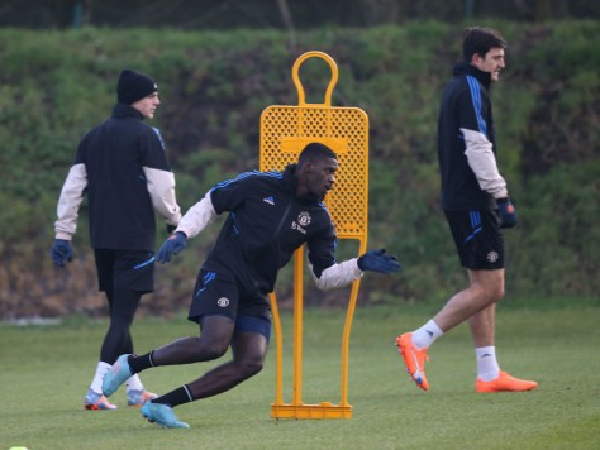 Pulih, Axel Tuanzebe Kembali Latihan Bersama Tim Utama Man United