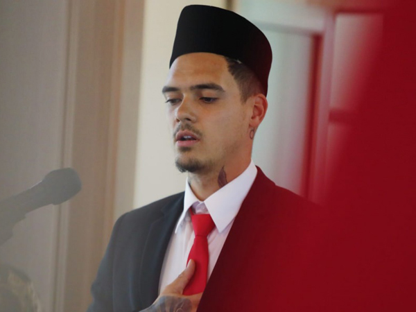 Pemain naturalisasi timnas Indonesia, Shayne Pattynama resmi jadi WNI