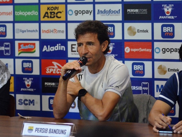 Pelatih Persib, Luis Milla