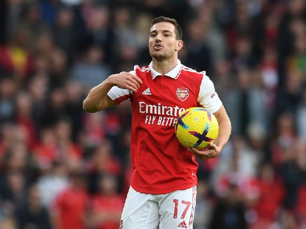 Fulham akan meminjam Cedric Soares dari Arsenal