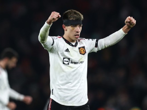 Man United Kalahkan Nottingham Forest, Lisandro Martinez Dipuji Roy Keane