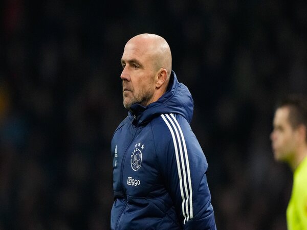 Menyusul prestasi klub yang anjlok di musim ini, Ajax Amsterdam resmi memecat pelatih Alfred Schreuder per hari ini (27/1) / via Getty Images
