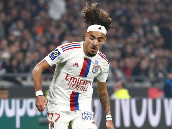 Bek kanan Lyon, Malo Gusto, diincar oleh Chelsea