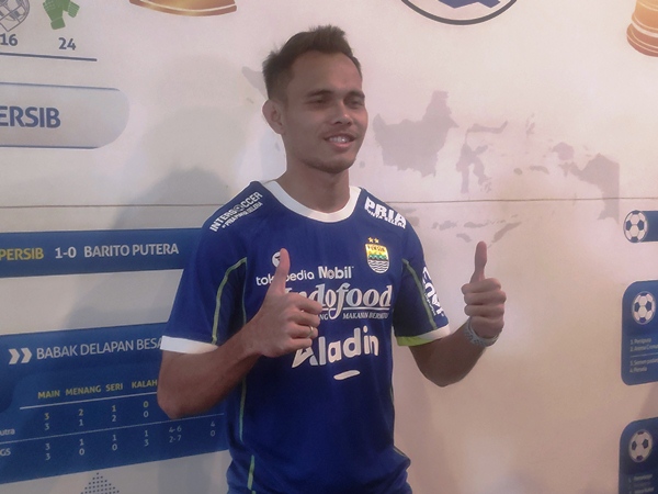 Rezaldi Hehanussa ketika diperkenalkan di Graha Persib