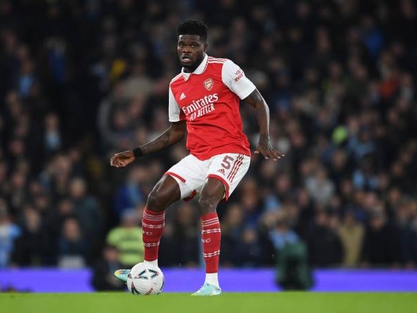 Gelandang Arsenal, Thomas Partey, mengalami cedera tulang rusuk melawan Manchester City