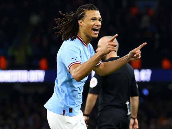 Bek Manchester City, Nathan Ake.