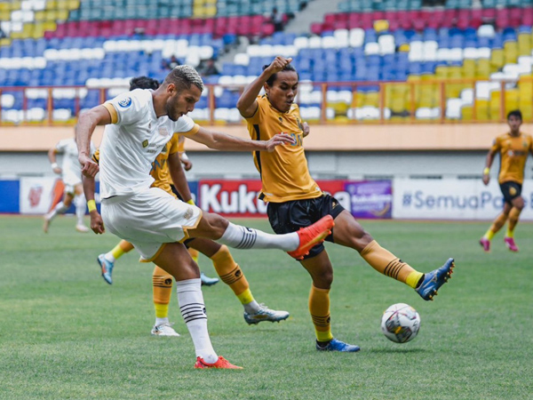 Penyerang Dewa United FC, Karim Rossi di pertandingan kontra Bhayangkara FC