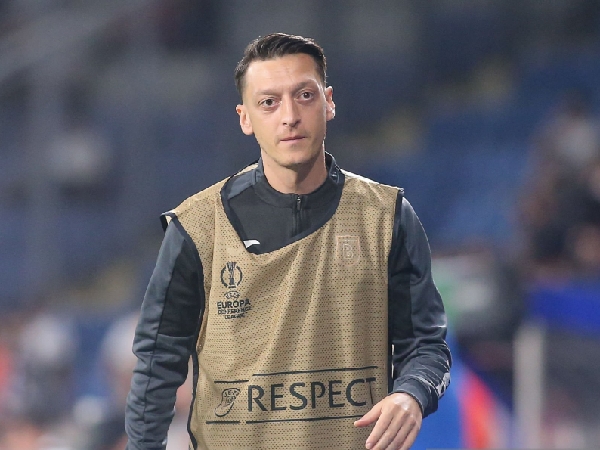Mesut Ozil menjadi pemain terbuang di akhir kariernya di Arsenal