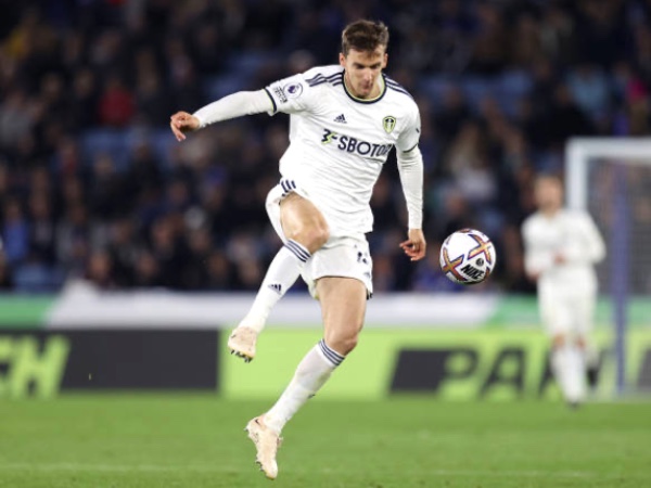 Leeds United Akan Pinjamkan Diego Llorente ke AS Roma