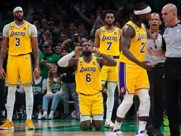 Persatuan wasit NBA rilis permintaan maaf ke publik usai buat kesalahan fatal di laga Lakers-Celtics.
