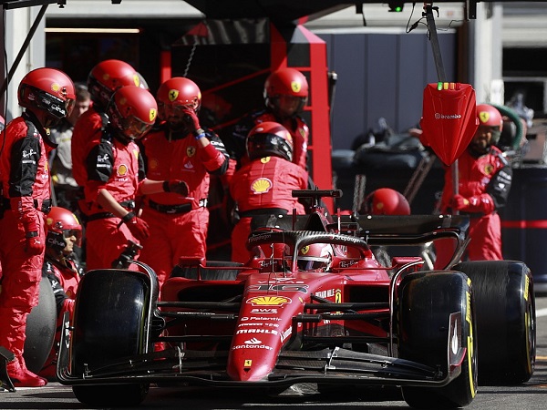 Ferrari fokus benahi masalah mereka ketika lakukan pitstop.