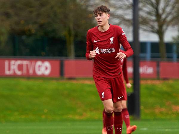 Liverpool Pinjamkan Bek Berusia 18 Tahun ke Klub Skotlandia
