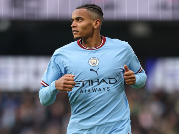 Bek Manchester City, Manuel Akanji.