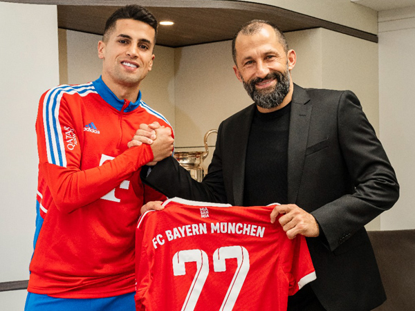 Bek sayap Manchester City, Joao Cancelo.