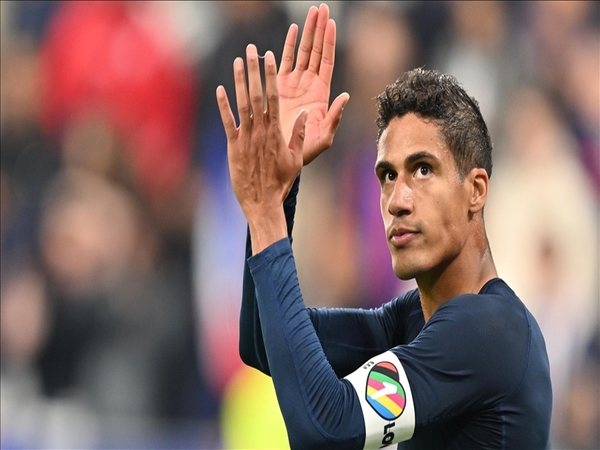 Raphael Varane per hari ini (2/2) mengumumkan jika dirinya resmi pensiun dari Timnas Prancis di usianya yang baru 29 tahun / via Getty Images